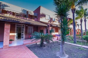 thumbnail: Front of property