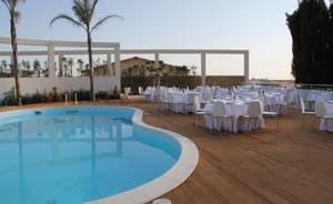 thumbnail: Outdoor dining