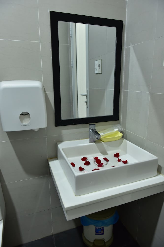 Bathroom sink