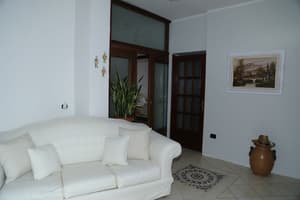 thumbnail: Lobby sitting area