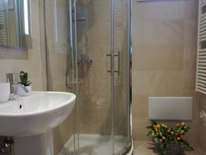 thumbnail: Bathroom amenities
