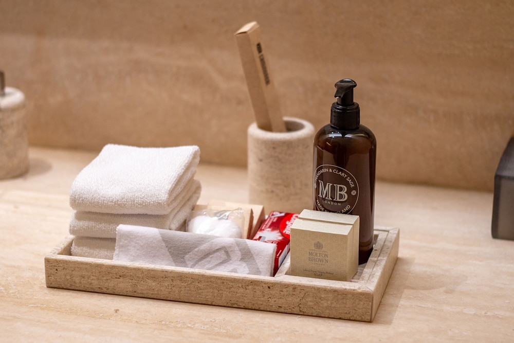 Bathroom amenities