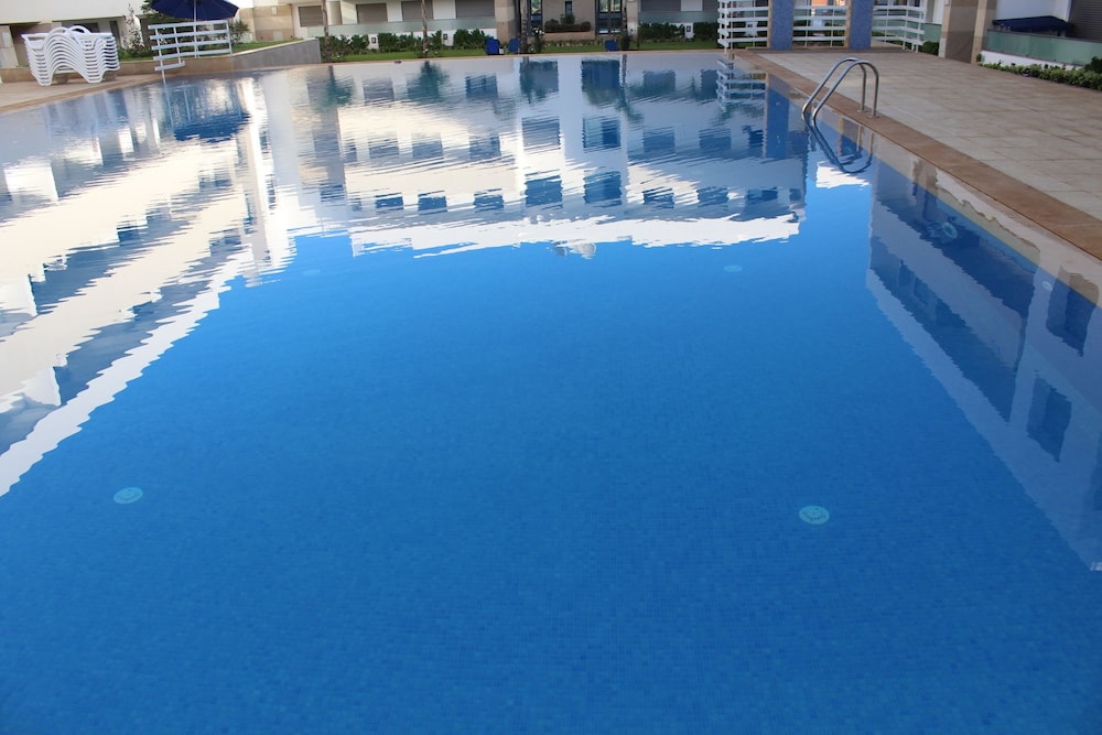 Infinity pool