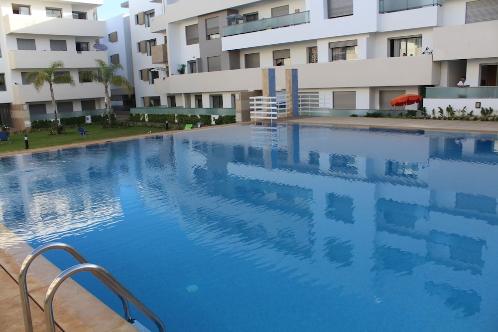 Infinity pool