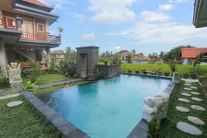 thumbnail: Outdoor pool