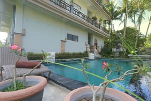 thumbnail: Outdoor pool