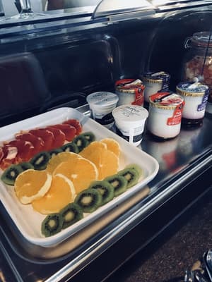 thumbnail: Breakfast area