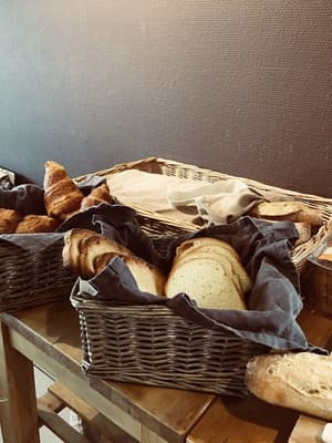 thumbnail: Breakfast area