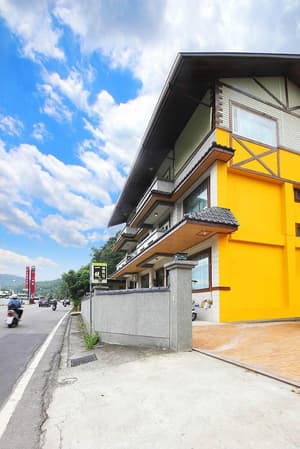 thumbnail: Front of property