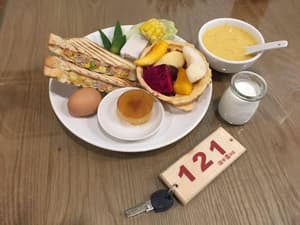 thumbnail: Breakfast area