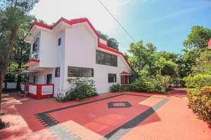 thumbnail: Front of property