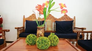 thumbnail: Lobby sitting area