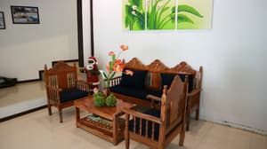 thumbnail: Lobby sitting area