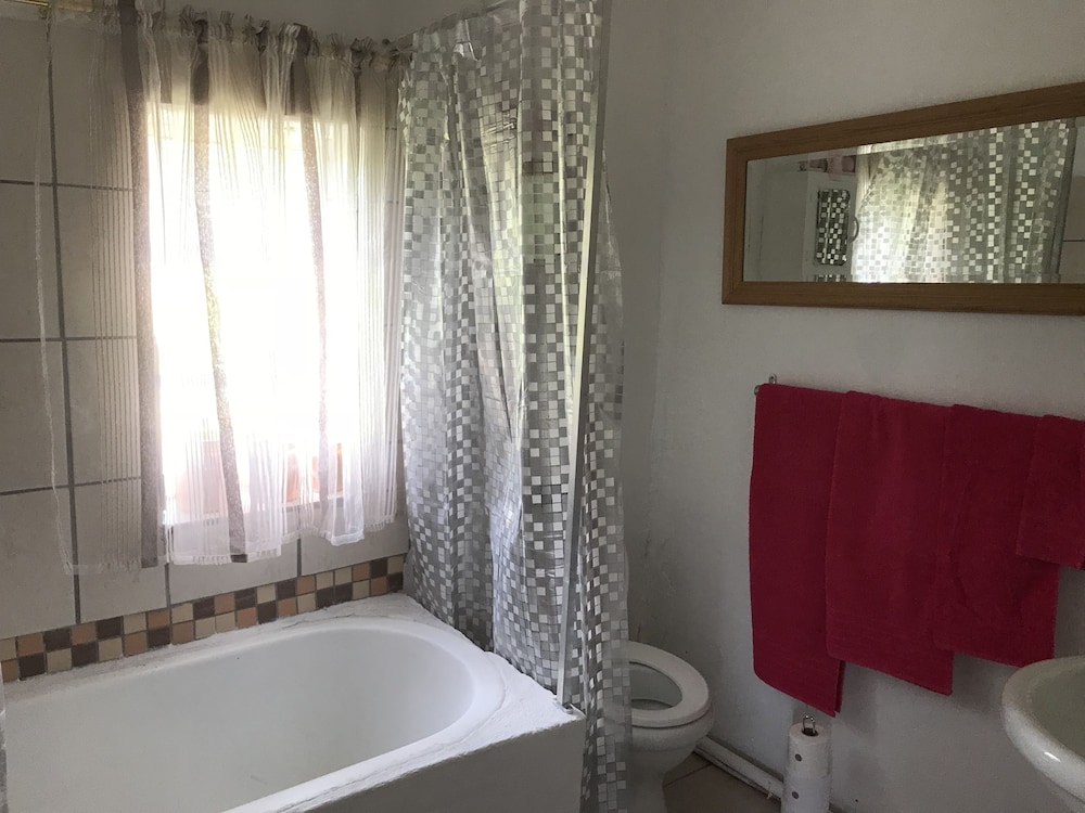 Deep soaking bathtub