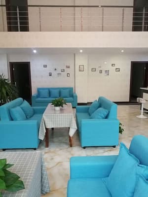 thumbnail: Lobby sitting area
