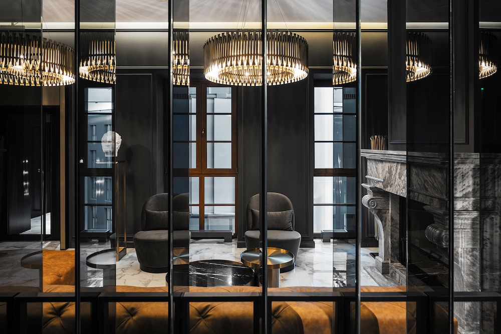 Lobby lounge