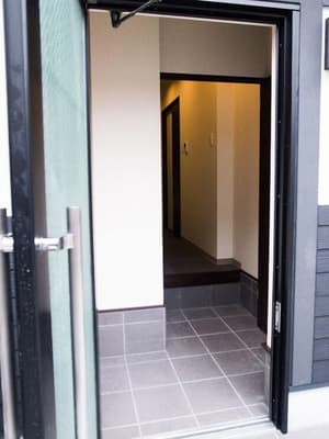 thumbnail: Property entrance