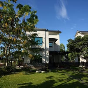 thumbnail: Property grounds