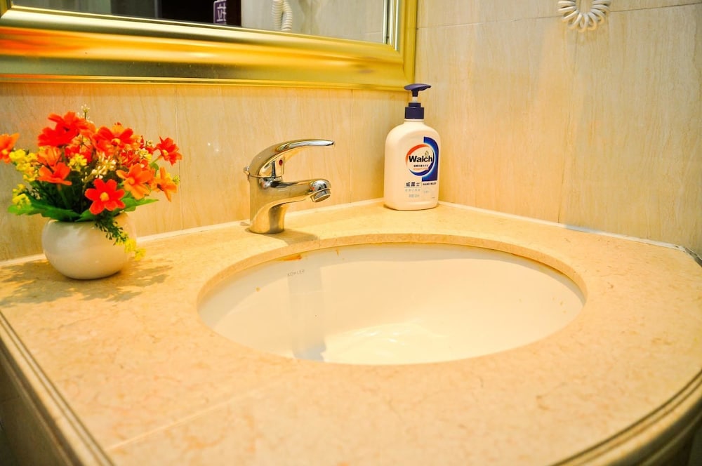 Bathroom sink