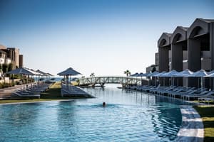 thumbnail: Infinity pool