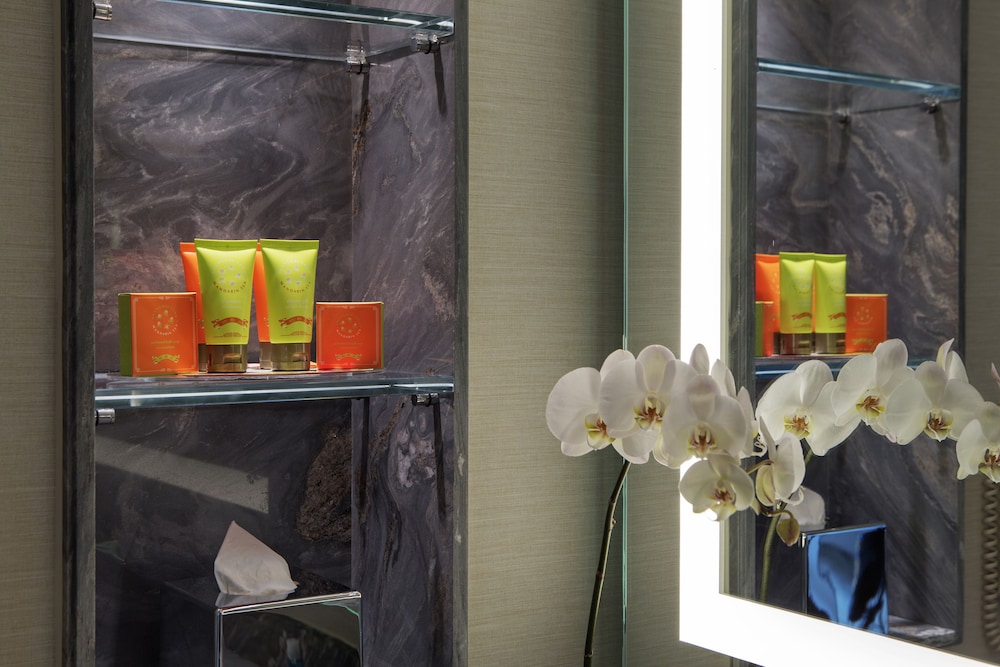 Bathroom amenities