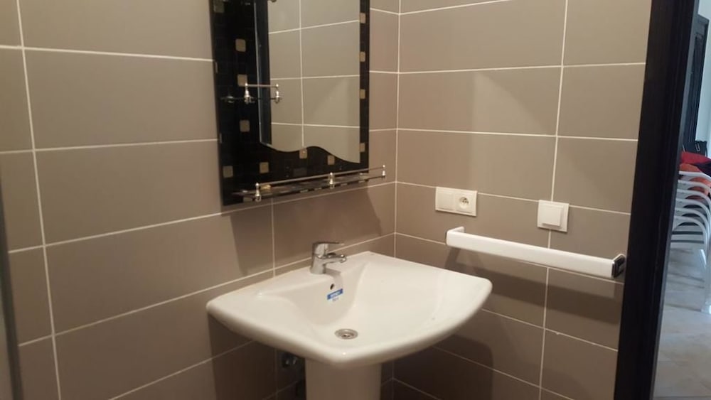 Bathroom sink