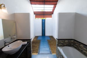 thumbnail: Interior entrance