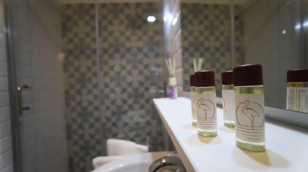 Bathroom amenities