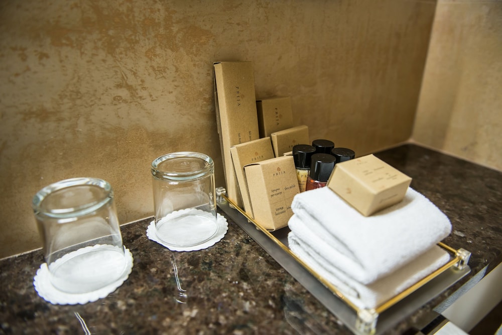 Bathroom amenities