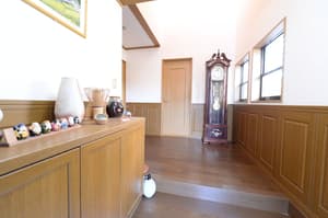 thumbnail: Interior entrance