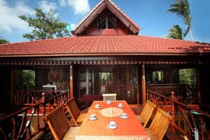 thumbnail: Outdoor dining