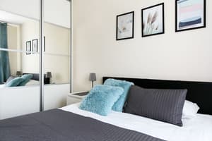 thumbnail: In-room business center