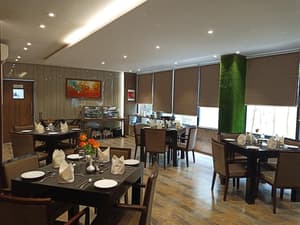 thumbnail: Restaurant