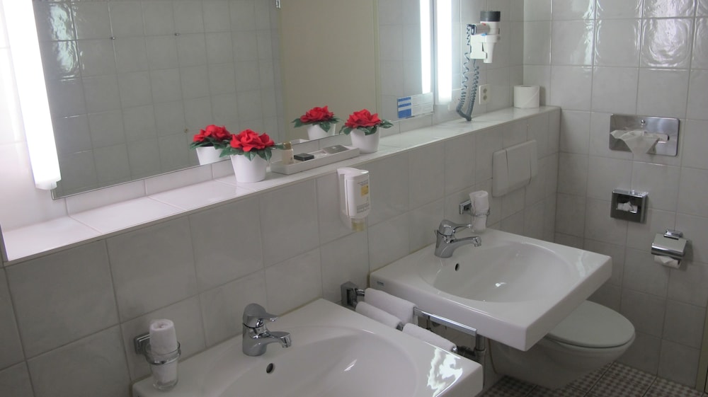 Bathroom sink