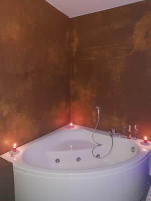 thumbnail: Jetted tub