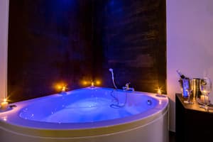 thumbnail: Deep soaking bathtub