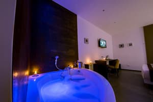 thumbnail: Jetted tub