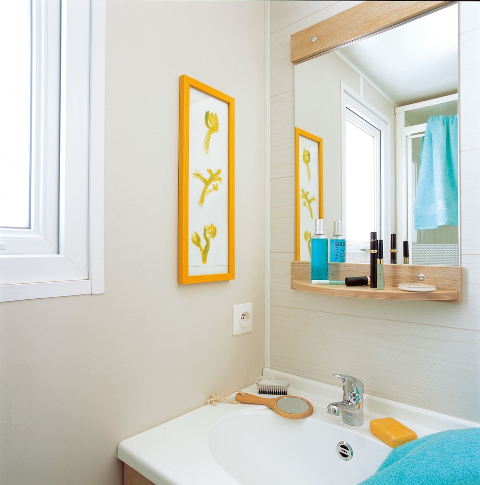 Bathroom sink