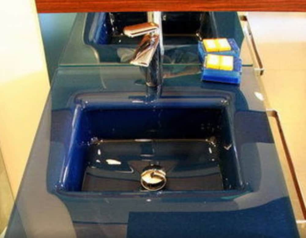 Bathroom sink