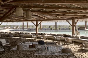 thumbnail: Bar (on property)