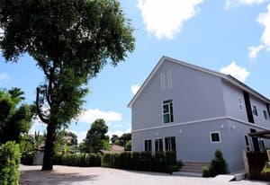 thumbnail: Exterior