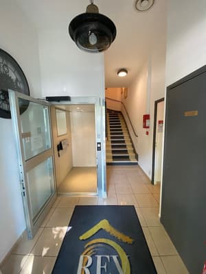 thumbnail: Interior entrance