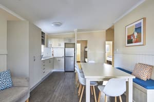 thumbnail: Dining room
