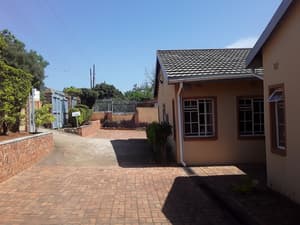 thumbnail: Front of property