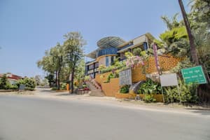 thumbnail: Exterior detail