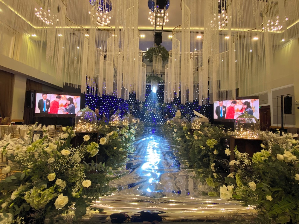 Indoor wedding