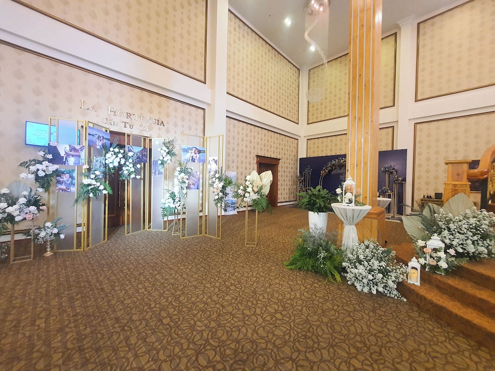 Indoor wedding