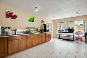thumbnail: Breakfast area