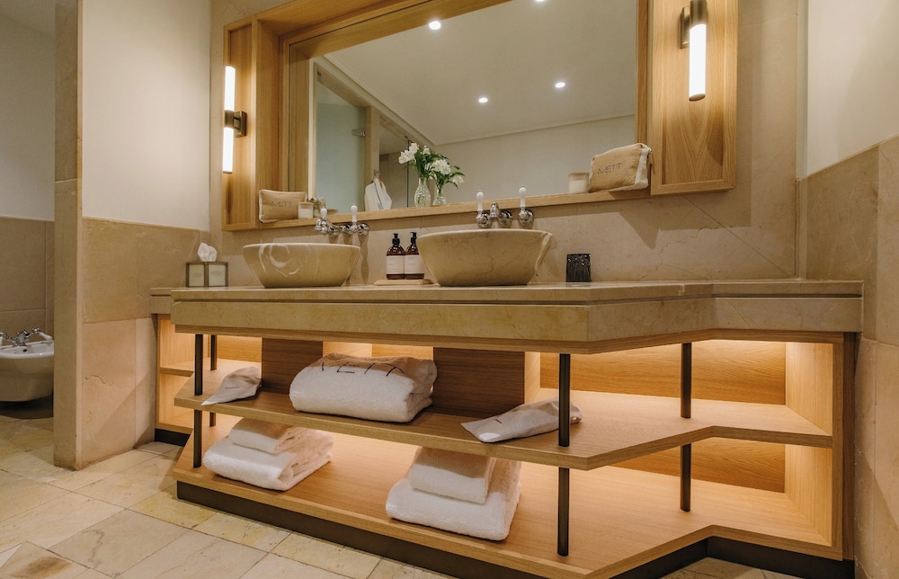 Jetted tub