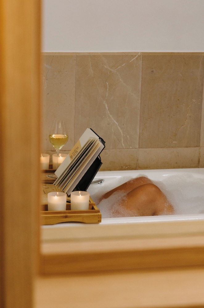 Jetted tub